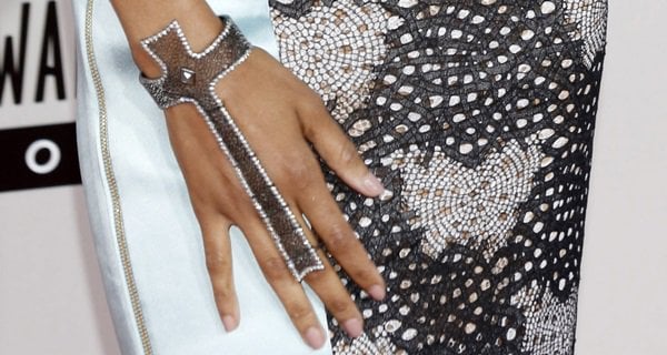 Zoe Saldaña shows off her cross-shaped hand jewelry by Loree Rodkin