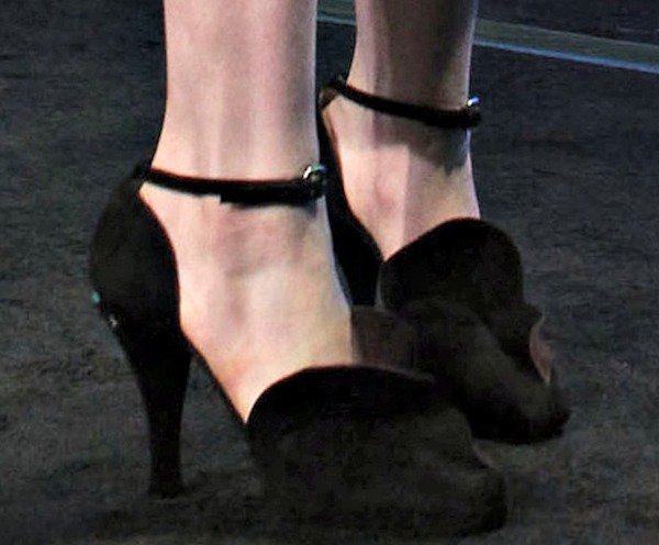 Anne Hathaway wearing black suede d’Orsay pumps from Prada