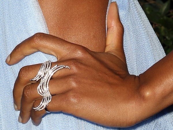 Naomie Harris wore diamond jewelry from H. Stern for added sparkle