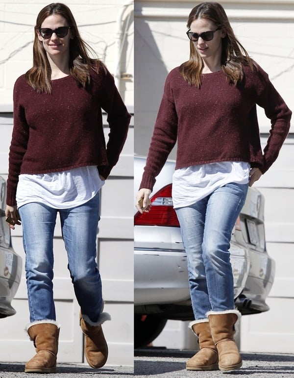 Jennifer Garner stepped out in Brentwood, Los Angeles, on February 26, 2013, pairing her chestnut UGG boots with jeans, a white tee, and a cozy burgundy knit jumper