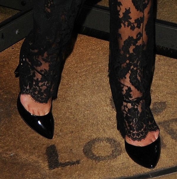 Nicole Scherzinger's pointed black d'Orsay pumps reveal just a hint of toe cleavage