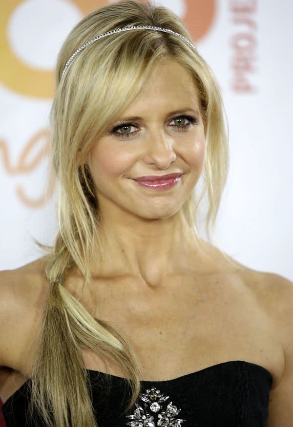 Sarah Michelle Gellar with a slim jewel-encrusted headband adorning her layered bangs