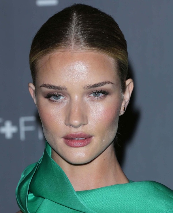 Rosie Huntington-Whiteley mesmerizes in a flawless beauty look, accentuated by her sleek hairstyle and radiant complexion
