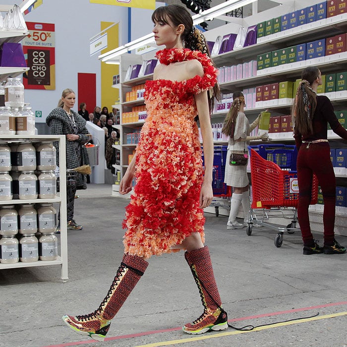 Chanel fall 2014 model shoelaces untied