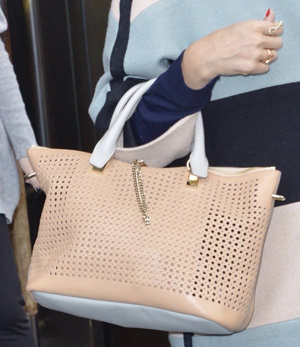 Jessica Alba’s Chloe Baylee satchel perfectly complements her striped coat
