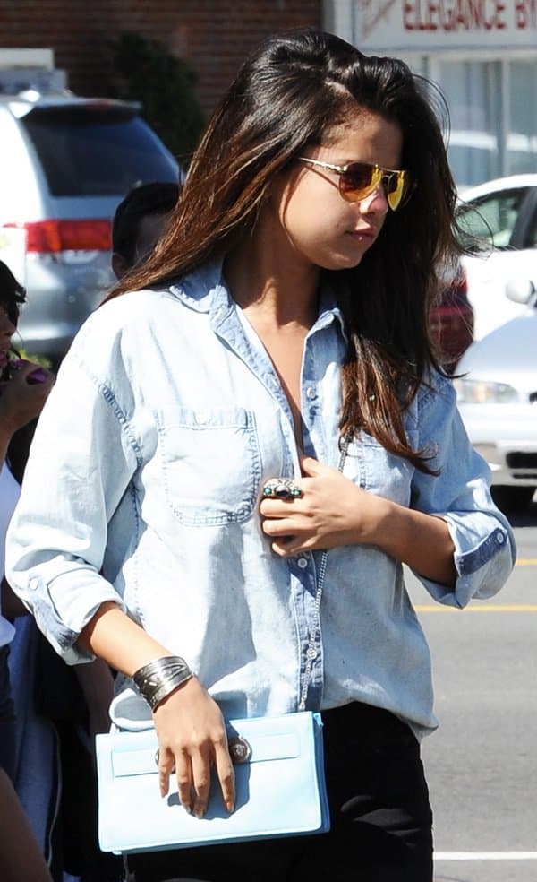 Selena Gomez Wearing Denim Shirt Selena Gomez in AG Adriano Goldschmied chambray shirt with wardrobe malfunction