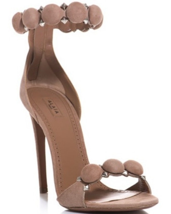 Alaïa Circle Sandals in Nude