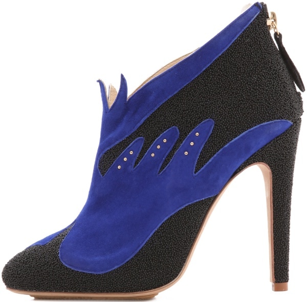 Aperlai Winged Suede Booties