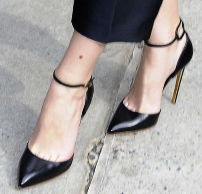 The sharp pointed toes and slender ankle straps of Brooklyn Decker's black pumps create an elegant, leg-lengthening effect