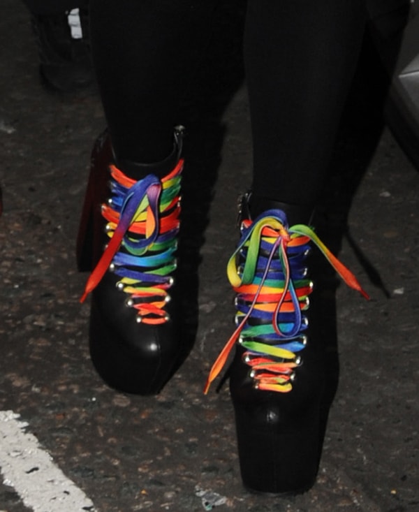 Lily Allen rocks platform shoes by UNIF