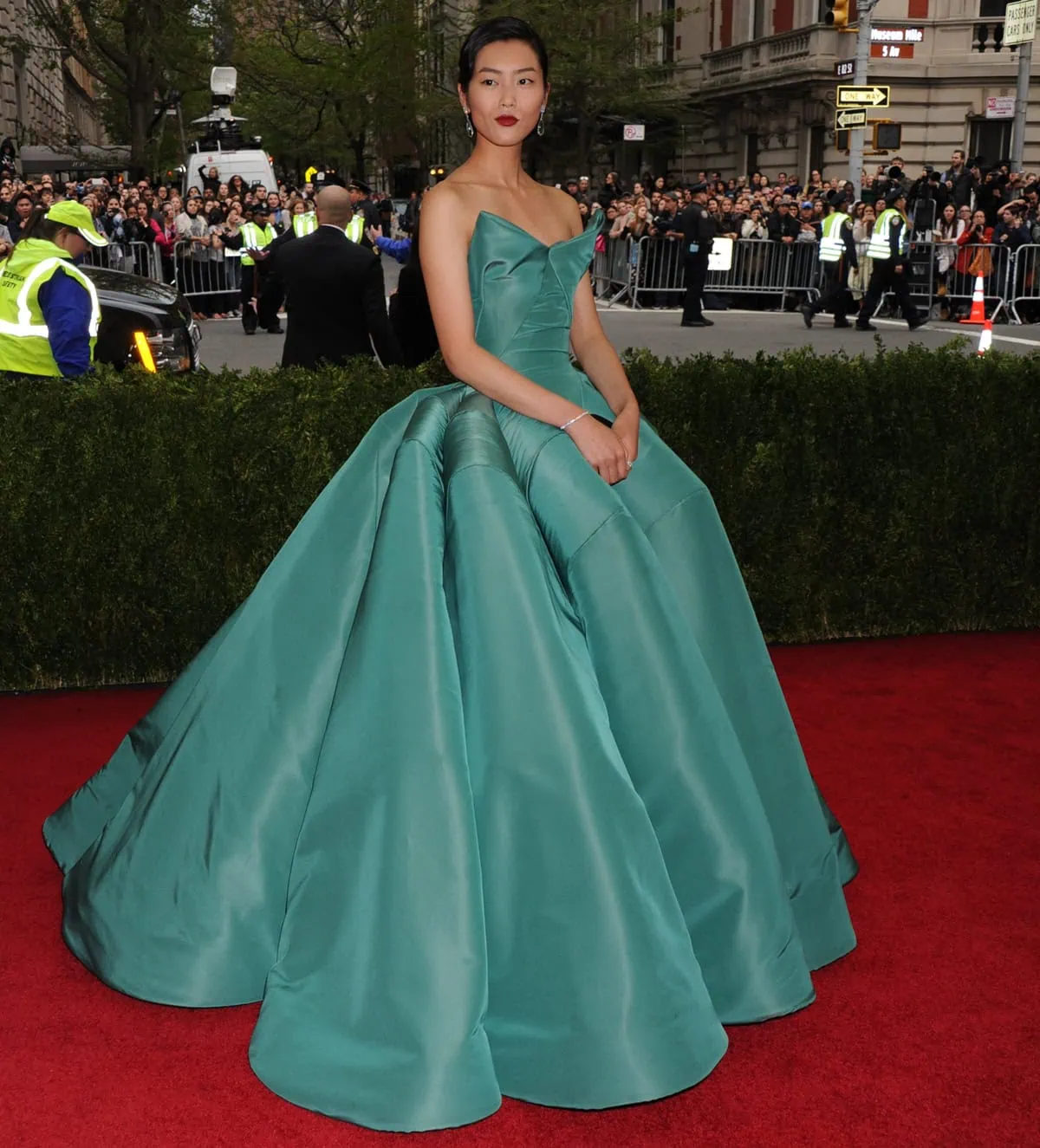 Model Liu Wen resembled a Charles James goddess in a strapless ball gown from Zac Posen's Fall 2014 collection