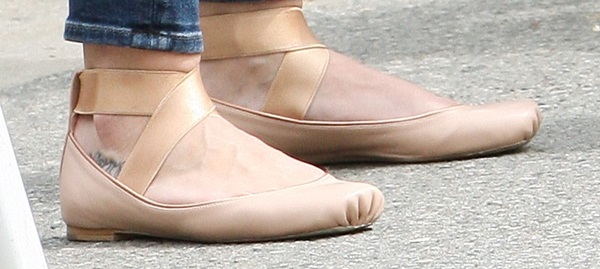 Hilary Duff's feet in nude ballet flats from Chloe