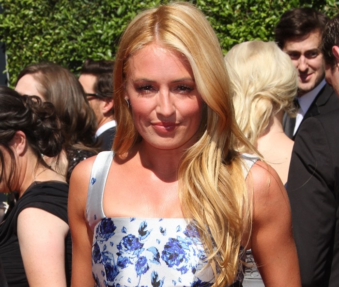 Cat Deeley donned a porcelain blue Victorian floral-print top-and-skirt outfit from Sachin Babi Noir Spring 2015 collection