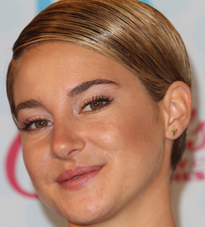 Shailene Woodley shows off her slicked-back hairstyle at Fox's 2014 Teen Choice Awards