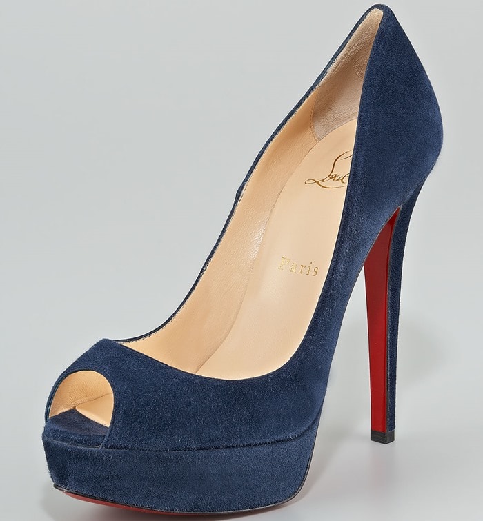 Covered in deep navy suede, this edition offers a sleek, evening-ready feel while maintaining the signature height and peep-toe shape of the classic “Banana”