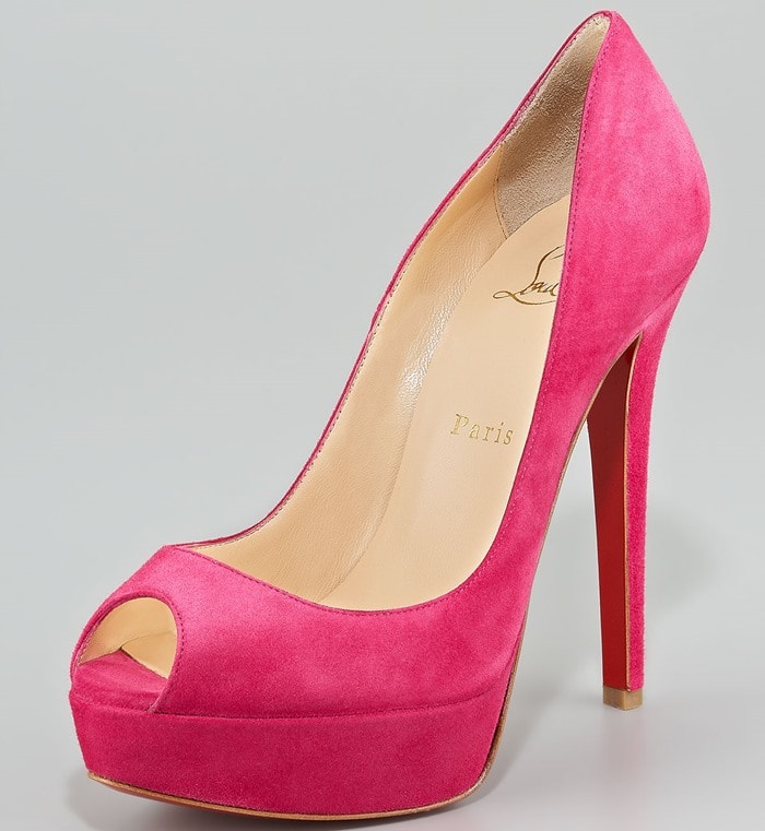 The pink suede version delivers a soft, feminine take on the “Banana” silhouette, pairing its plush texture with a high, leg-lengthening platform