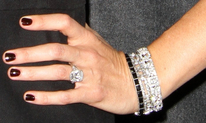 She accessorized with stacked Neil Lane bracelets and a crystal-studded Oscar de la Renta clutch