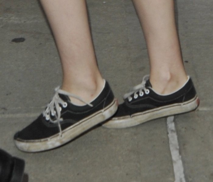 Kristen Stewart's Vans sneakers look dirty and worn out