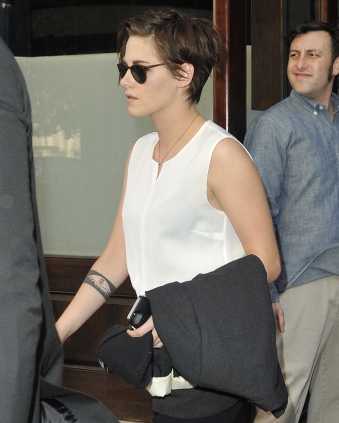 Kristen Stewart wearing vintage "O'Malley 45" sunglasses by Oliver Peoples