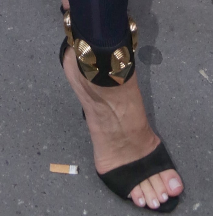 Miranda Kerr's Giuseppe Zanotti sandals featuring maxi anklets with gold structures
