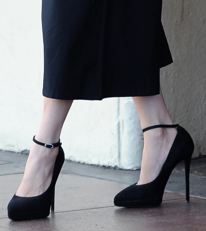 Jennifer Lopez completes her glamorous look with classic Giuseppe Zanotti ankle-strap pumps