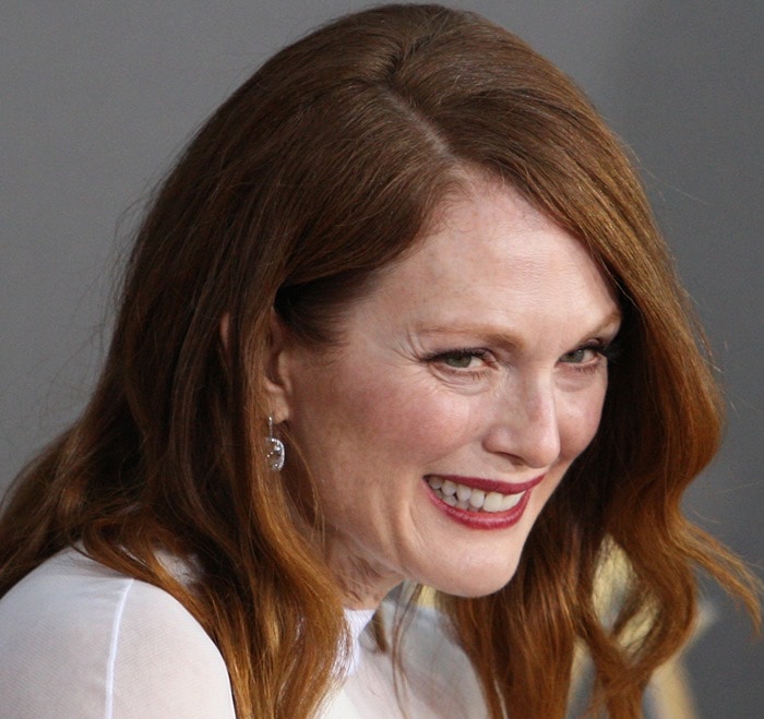Julianne Moore radiates elegance with sparkling Harry Winston jewelry at the 2014 Hollywood Film Awards