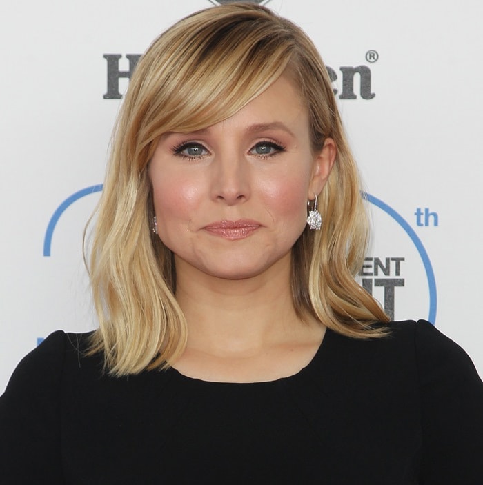 Kristen Bell accessorizes with elegant Piaget floral-shaped earrings at the 2015 Spirit Awards