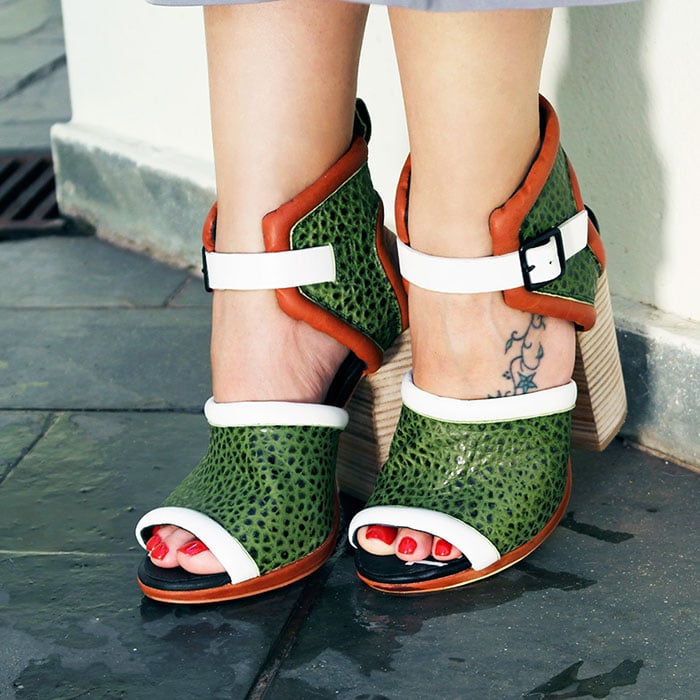 Priscila showed off her sexy foot tattoo in edgy sandals