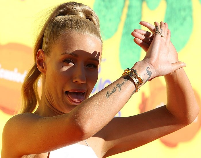 Iggy Azalea not liking having the sun in her eyes