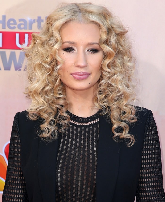Iggy Azalea showed off her new boobs