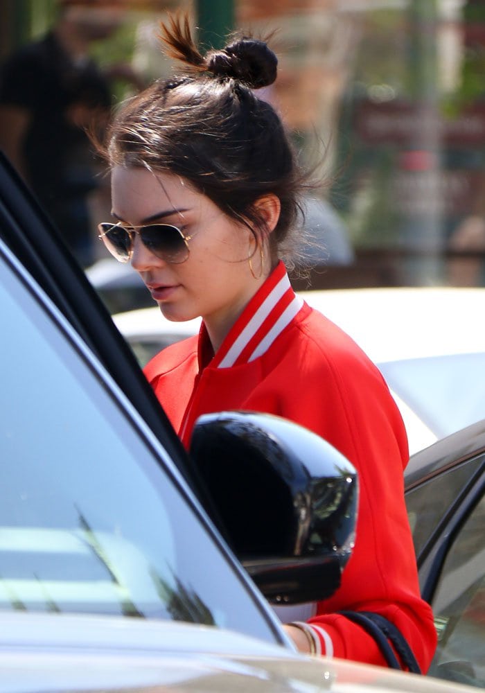 Kendall Jenner loves her Ray-Bans, but who doesn't?