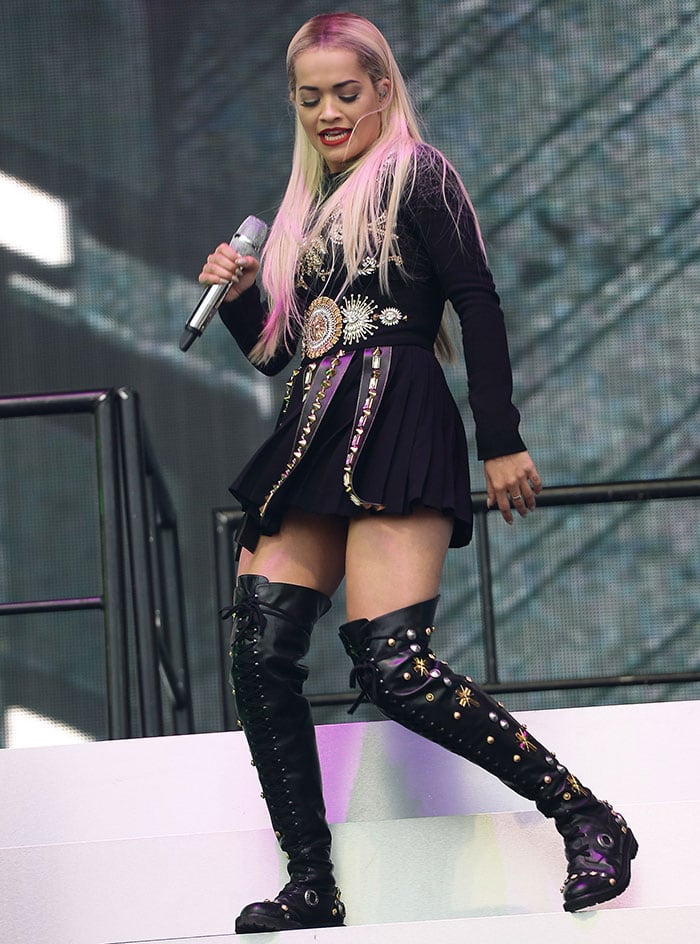 Rita Ora put her shapely thighs on display