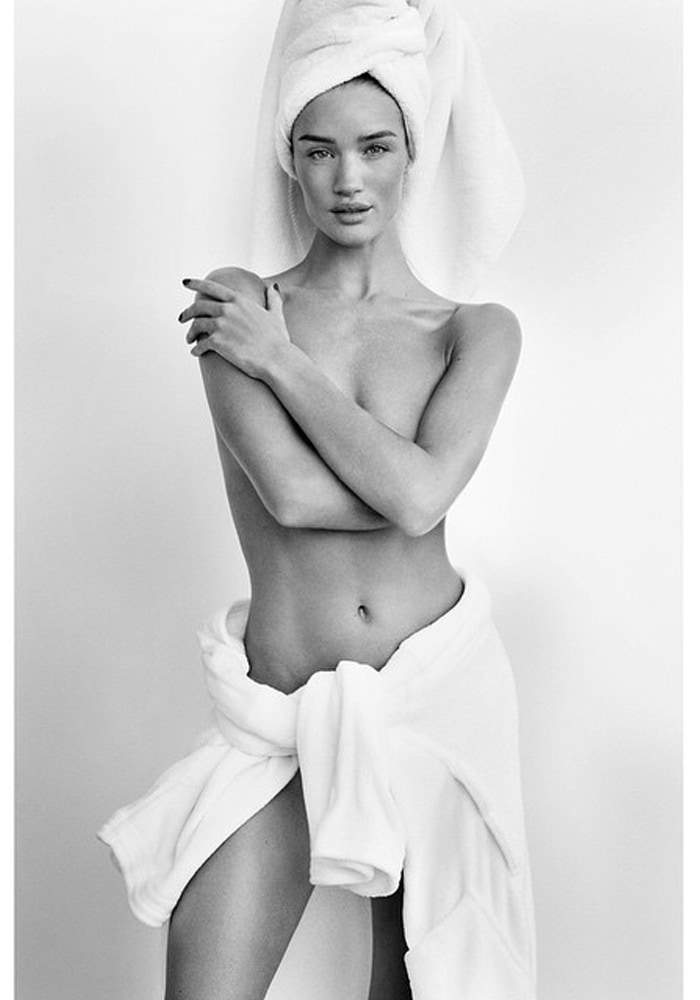 Rosie Huntington-Whiteley channels effortless glamour in Mario Testino’s iconic Towel Series portrait, showcasing her signature minimal, sculptural beauty