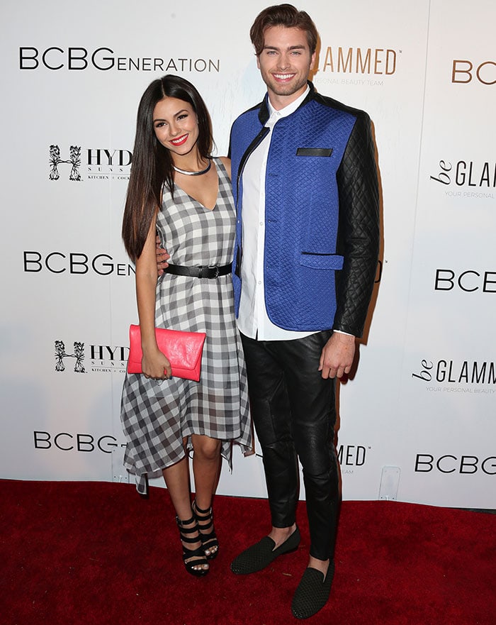Victoria Justice arrives with then-boyfriend Pierson Fodé in a flowing BCBGeneration gingham dress, finished with black platform sandals and a bright pink Kate Spade clutch