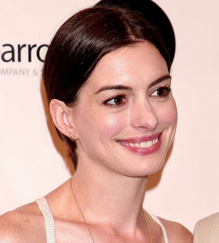 Anne Hathaway tied her hair back with an off-center parting