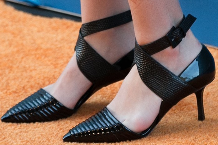 Britt Robertson wore an extremely ugly pair of pointy-toe pumps