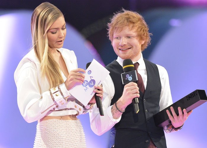 The 5′ 10″ tall Gigi Hadid towered over the much shorter Ed Sheeran