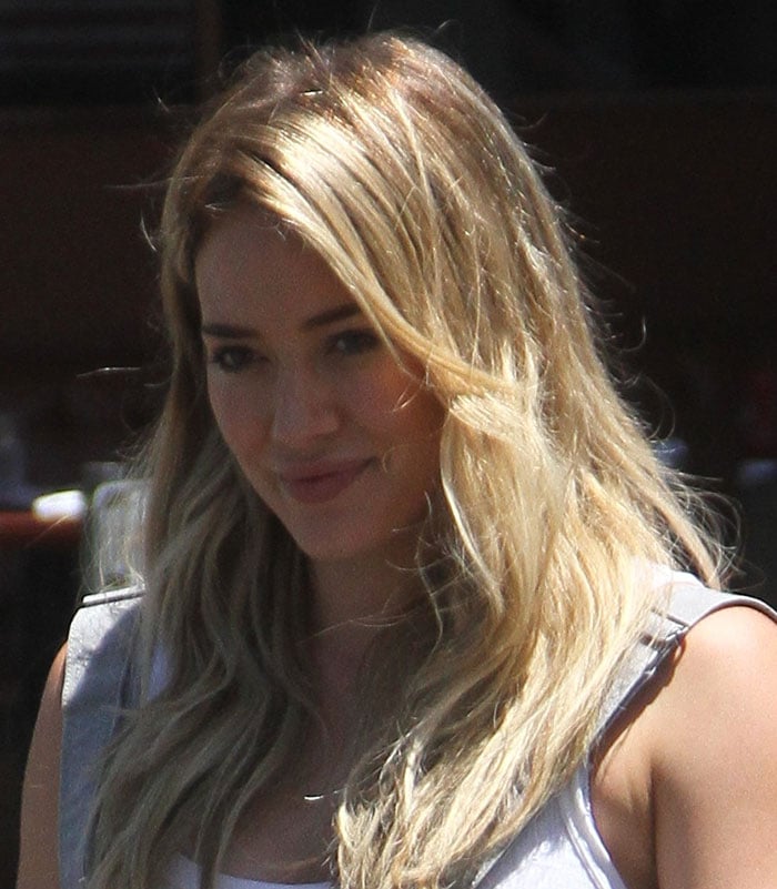 Hilary Duff wore her blonde hair down in an unfussy hairstyle