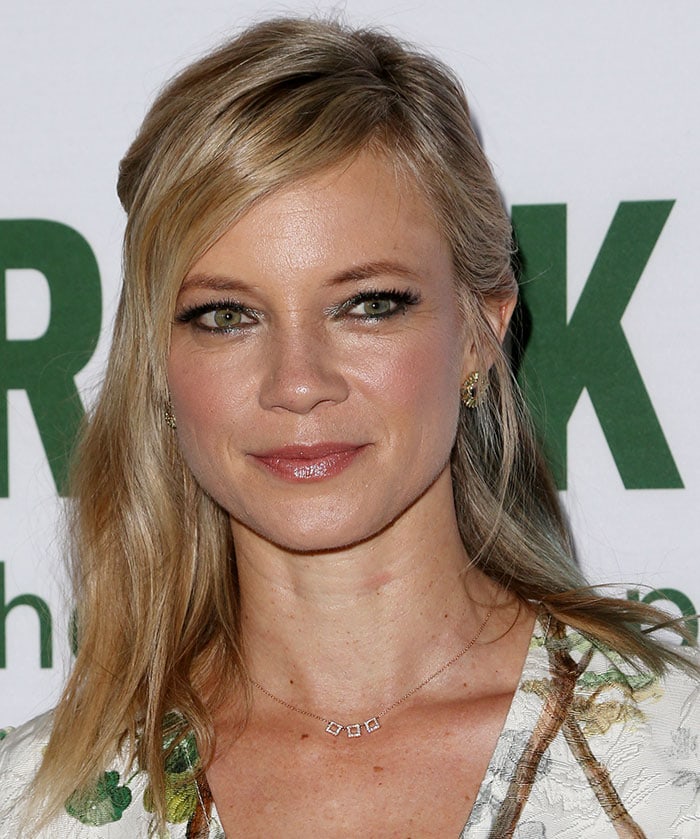 Amy Smart wore dramatic makeup with shimmering eyeshadow and glossy lipstick