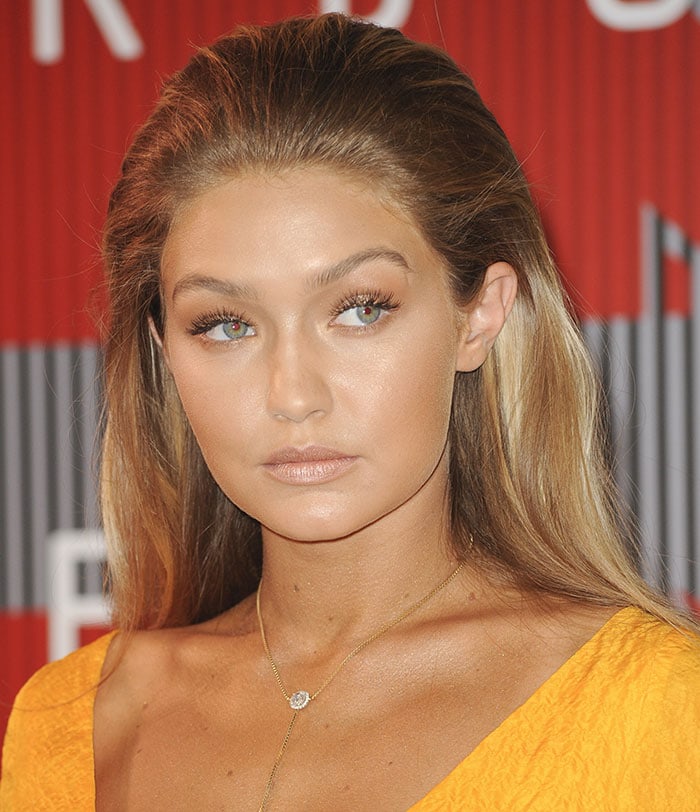 Model Gigi Hadid sports bronze makeup and nude lipstick at the MTV VMAs
