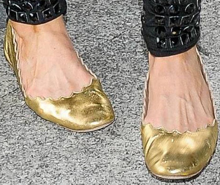 Paris Hilton shows off her comfy travel style in a pair of gold Chloé flats