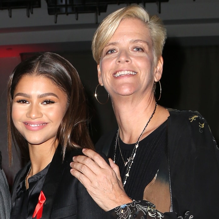 Zendaya poses with her mother, Claire Stoermer—who is notably taller and rumored to be between 6’2” and 6’4”—and has spoken about her mom’s inspiring “butterfly moment” of confidence at age 50