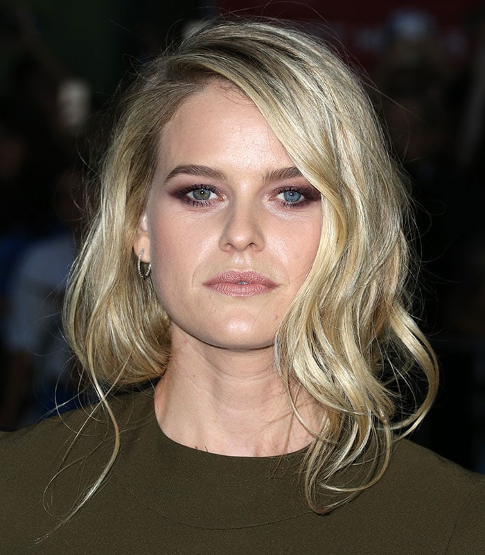 Alice Eve attends the red carpet premiere of "Before We Go" in Los Angeles on September 2, 2015, showcasing her tousled blonde waves and striking blue eyes, complemented by smoky eye makeup for a dramatic finish