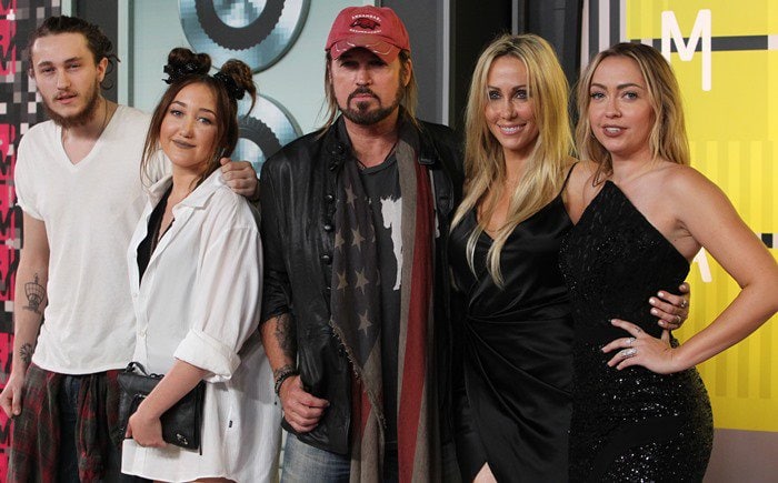 Braison Cyrus, Noah Cyrus, Billy Ray Cyrus, Tish Cyrus and Brandi Cyrus attend the 2015 MTV Video Music Awards