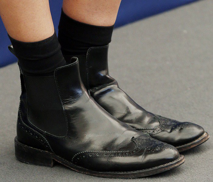 Diane Kruger shows off the crease lines in a pair of well-worn Chelsea boots
