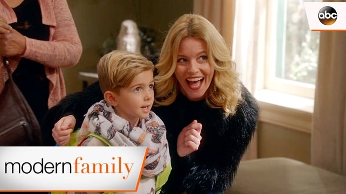 Elizabeth Banks appears in Modern Family as Mitchell and Cameron's gal pal, Sal