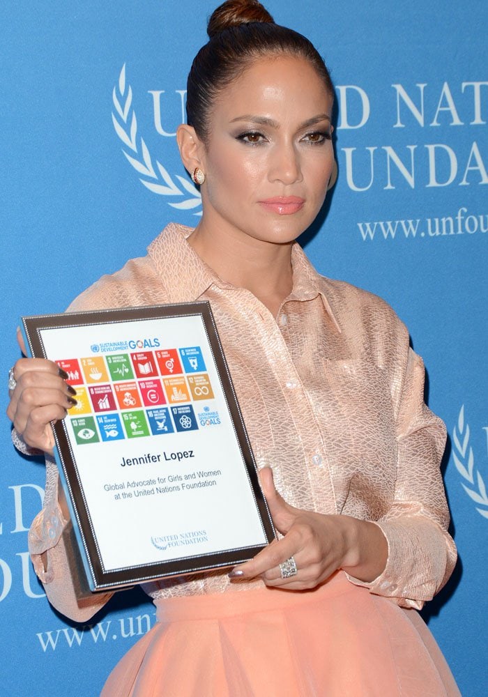 Jennifer Lopez holds her United Nations Foundation award recognizing her as a Global Advocate for Girls and Women