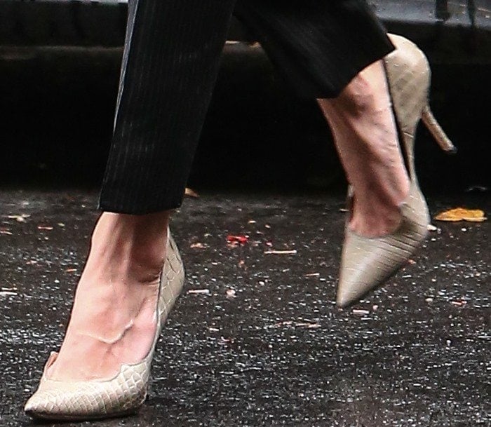 Amal Clooney stepped through the London rain in beige embossed Paul Andrew “Zenadia” pumps, with the designer’s signature scalloped edges and sharp pointed toes adding subtle texture to her tailored pinstriped look