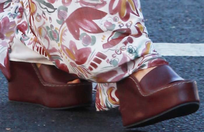 Alba’s burgundy Céline wedges feature chunky wooden platforms and curved leather uppers that reflect the sculptural footwear trend of the mid-2010s