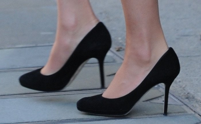 Kate Middleton’s black Jimmy Choo “Aimee” pumps added the perfect height boost to her elegant ensemble at The Charities Forum in London